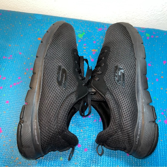 Women Size 8 Skechers triple Black Lite Weight Memory Foam Sneaker running Shoes - Picture 6 of 9